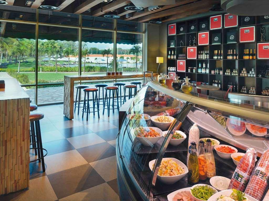 Moevenpick Ambassador Hotel אקרה מסעדה תמונה